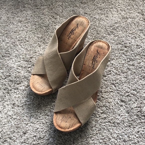 *SOLD* Lucky Brand Nude Wedges - Picture 2 of 6